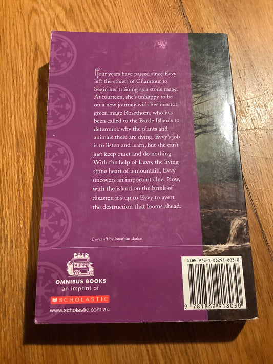 Melting stones. Tamora Pierce. 2008.