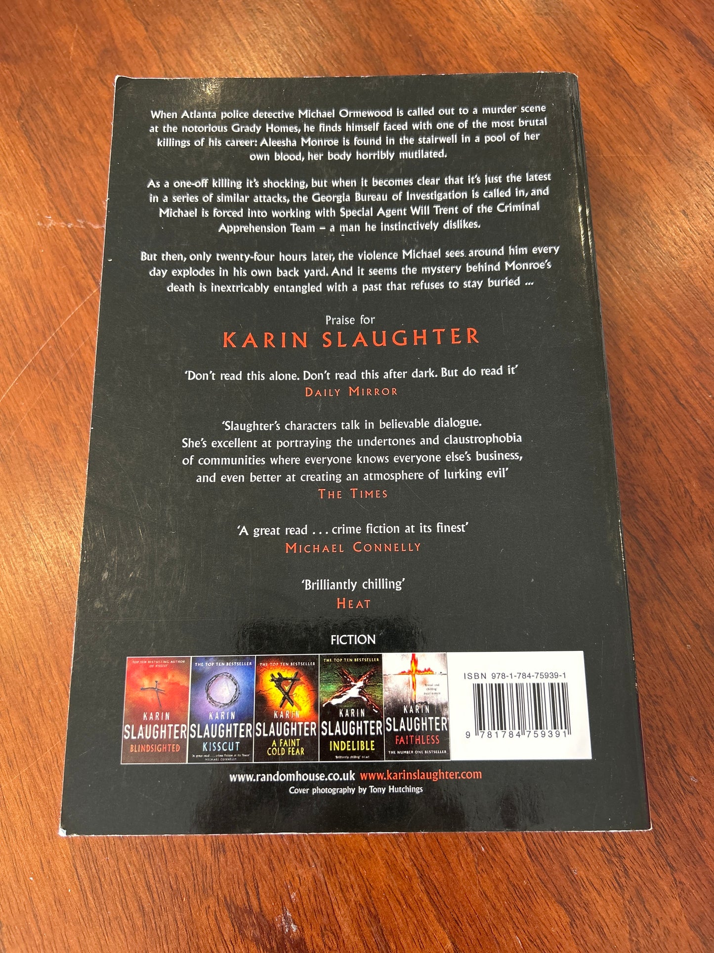 Triptych. Karin Slaughter. 2006.