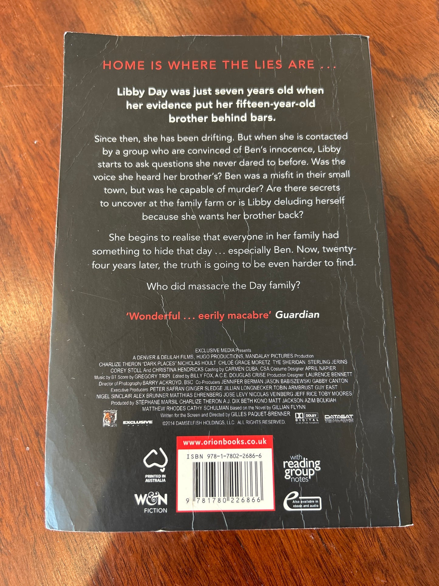 Dark places. Gillian Flynn. 2015.