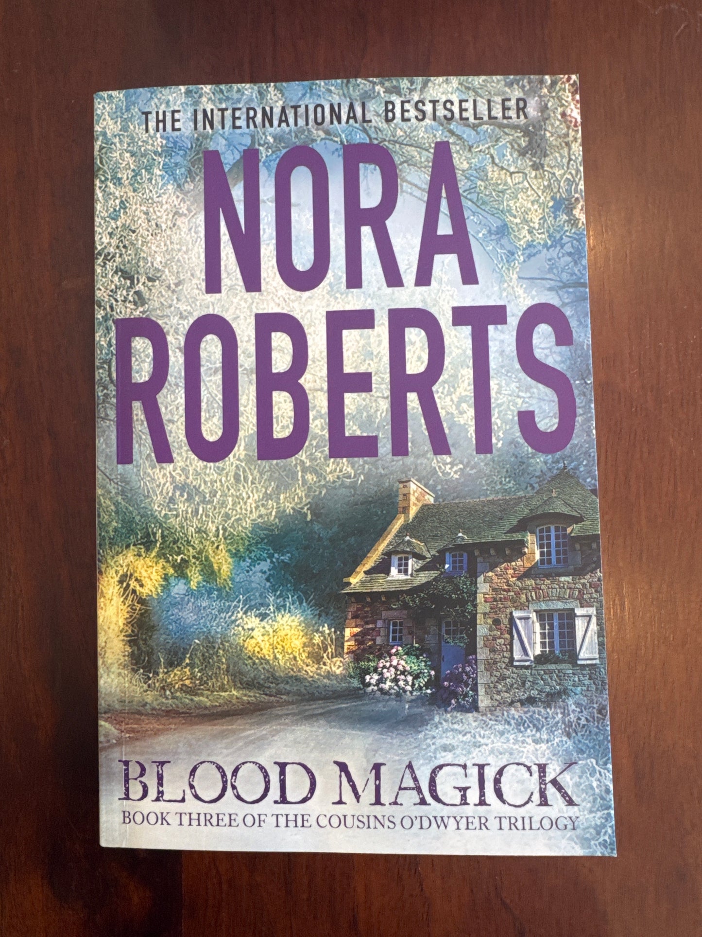 Blood magick. Nora Roberts. 2014.