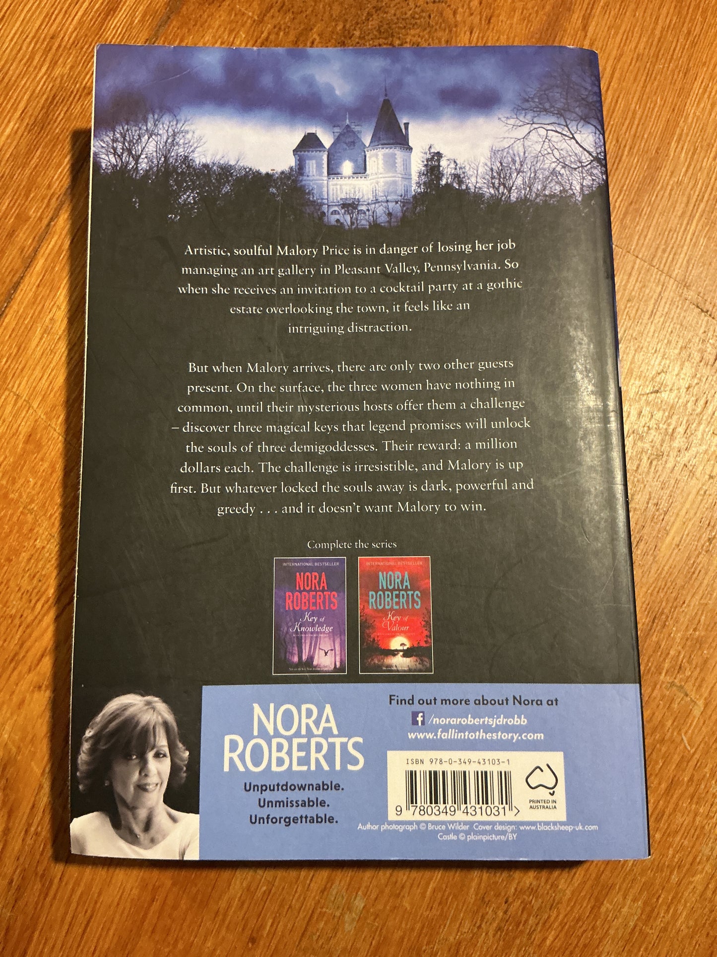 Key of light. Nora Roberts. 2021.