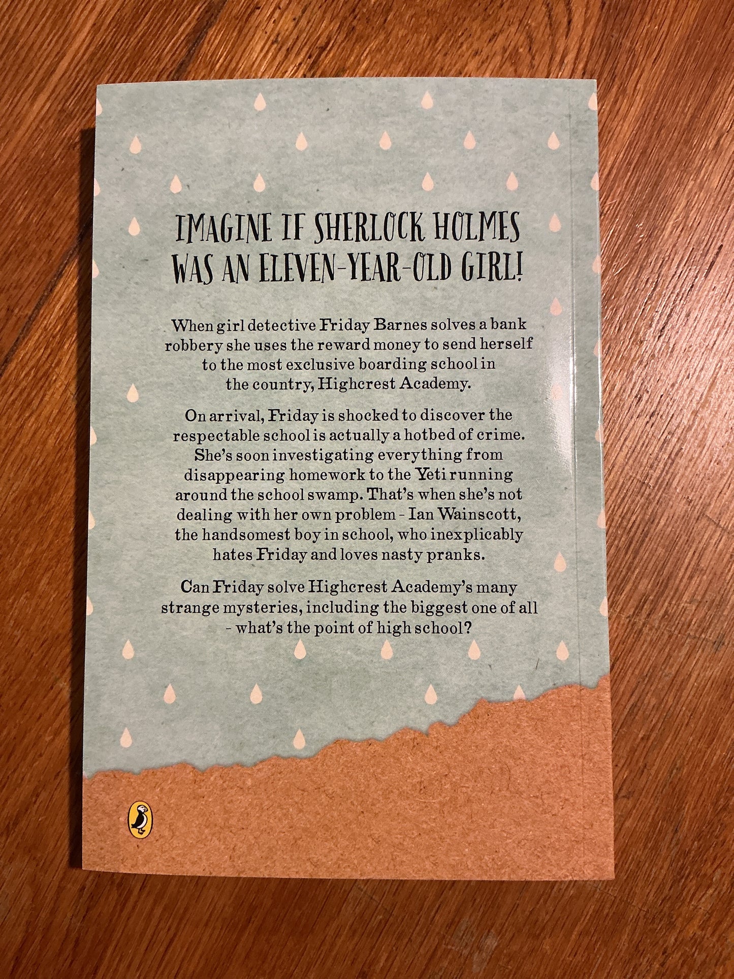 Friday Barnes girl detective. R. A. Spratt. 2019.