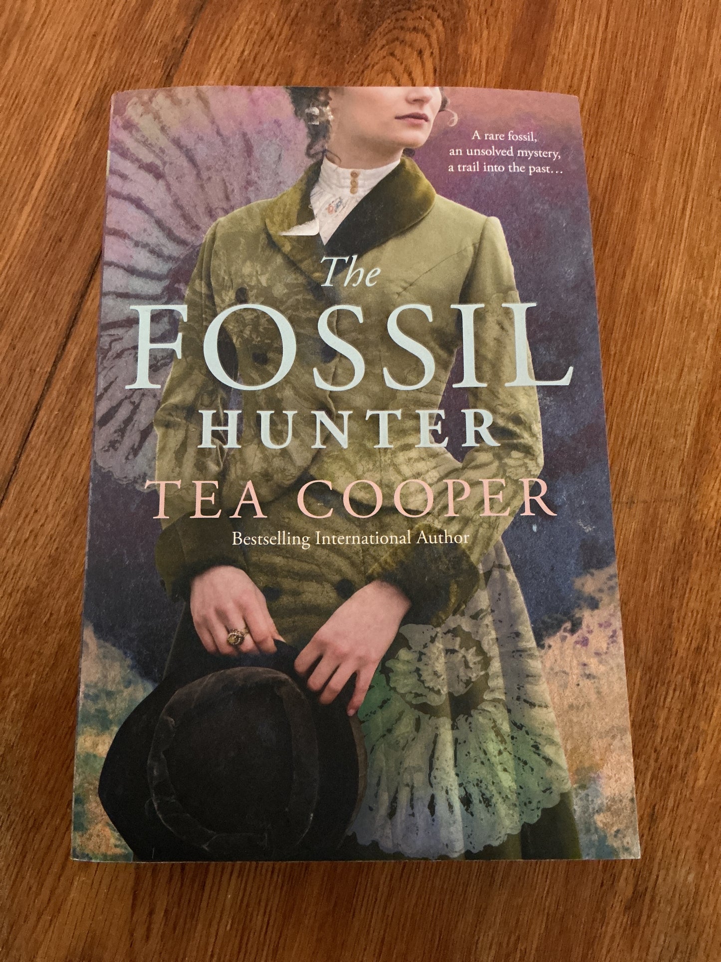 Fossil hunter. Tea Cooper. 2021.