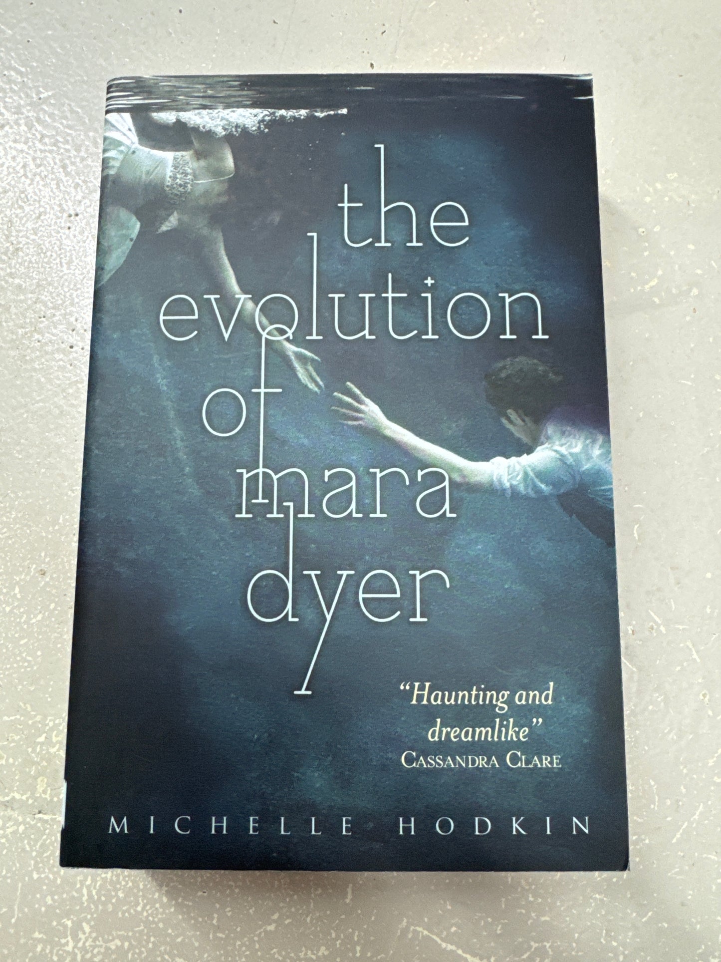 the evolution of mara dyer. Michelle Hodkin. 2012.