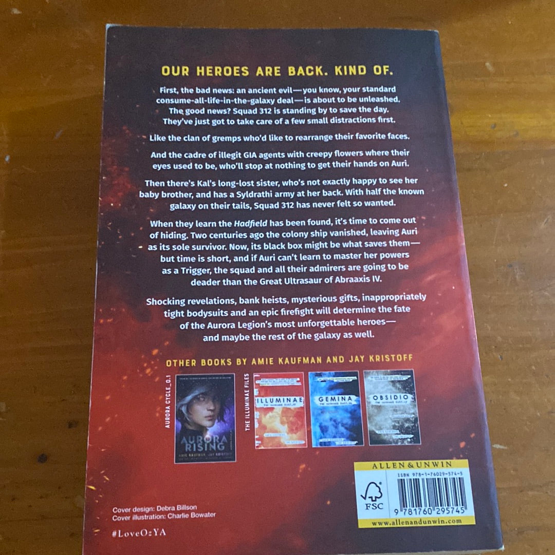 Aurora burning. Amie Kaufman & Jay Kristoff. 2020.