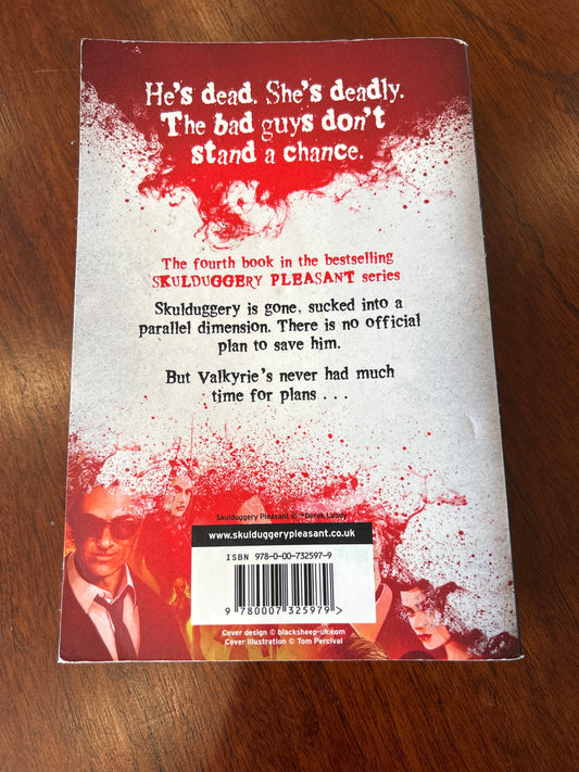 Skulduggery Pleasant: dark days. Derek Landy. 2017.