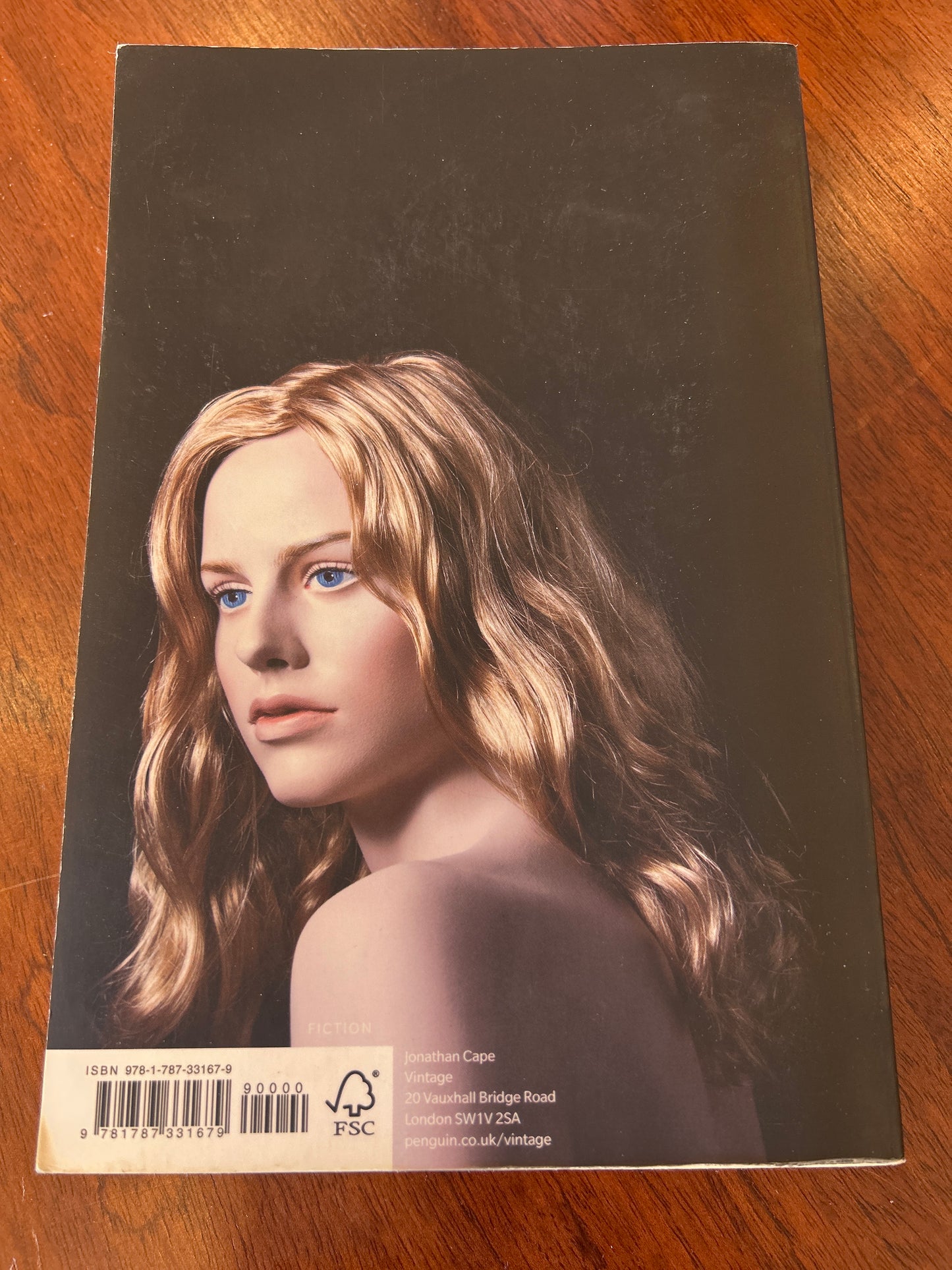 Machines like me and people like you. Ian McEwan. 2019.