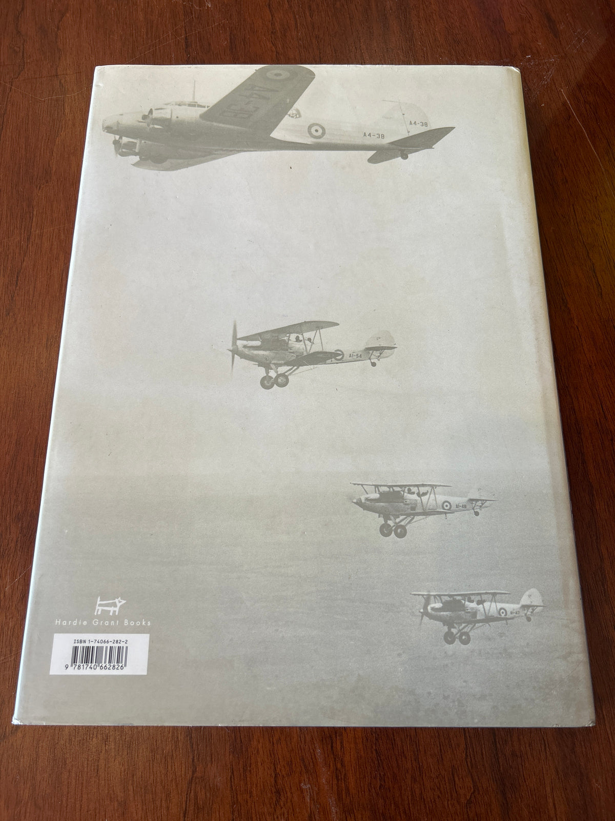 Second World War: a generation of Australian heroes: an illustrated history 1939-1945. Richard Pelvin. 2005.