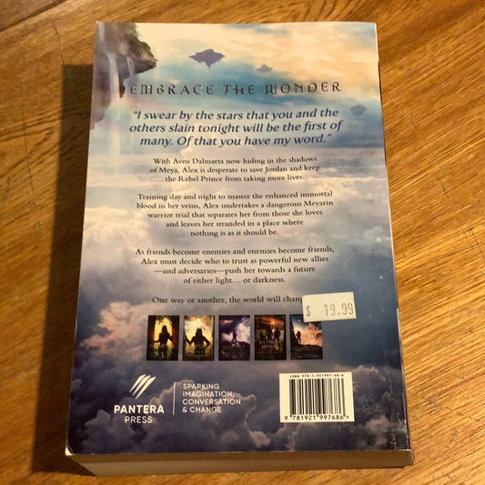 Draekora. Lynette Noni. 2017.