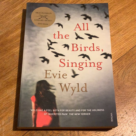 All the birds, singing. Evie Wyld. 2013.