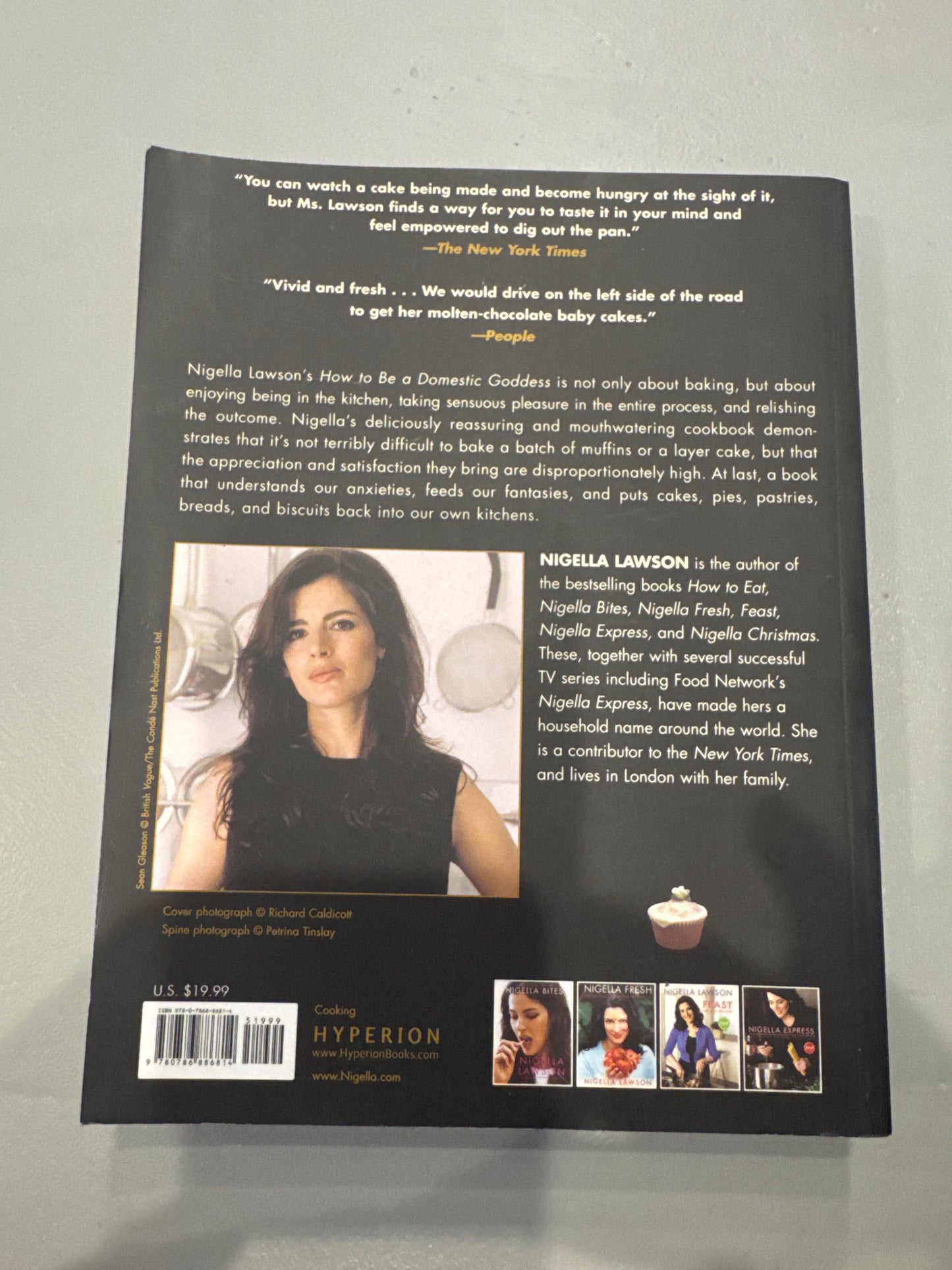 How to be a domestic goddess: baking and the art of comfort cooking. Nigella Lawson. 2003
