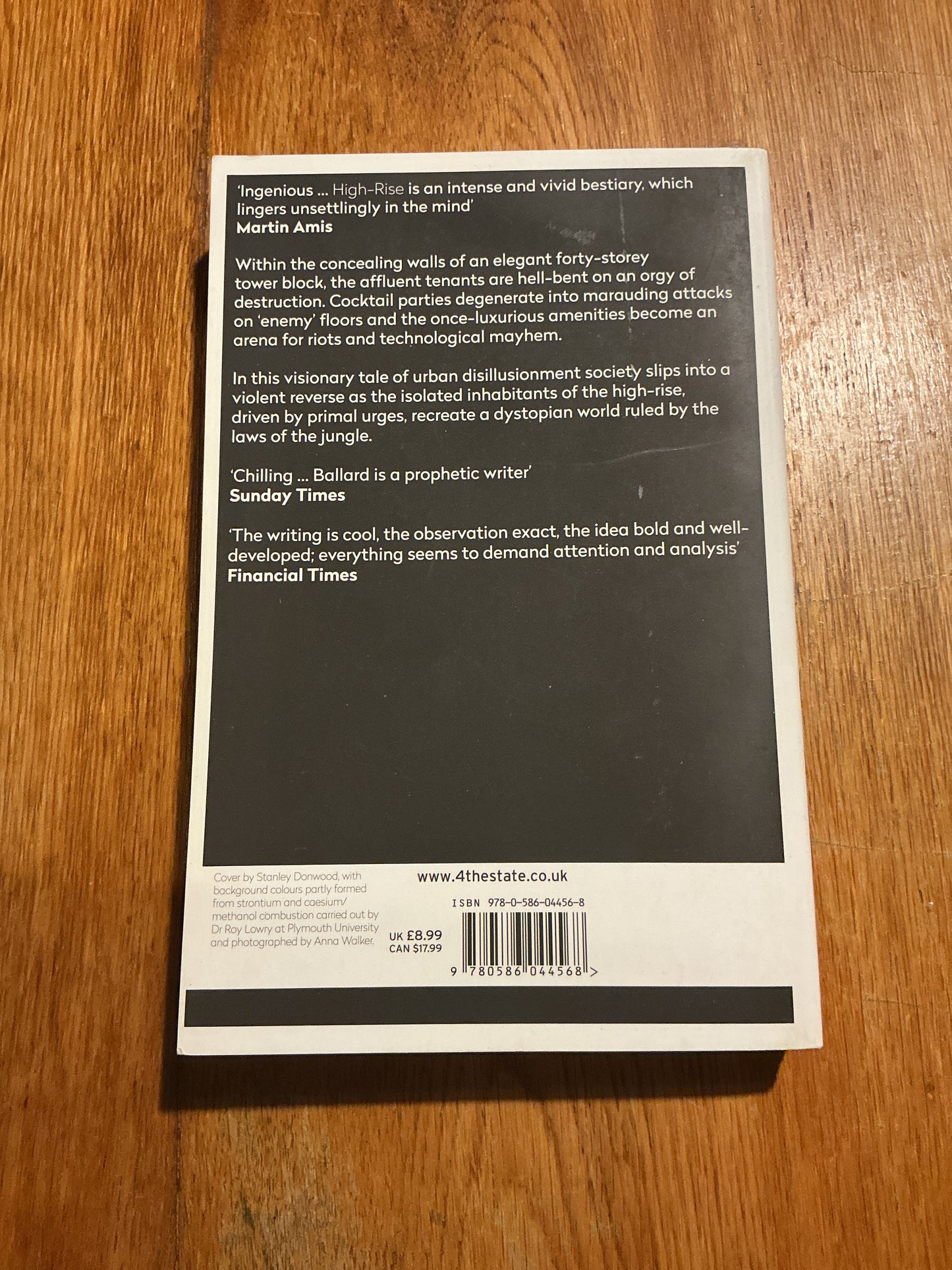 High-rise. J. G. Ballard. 2014.