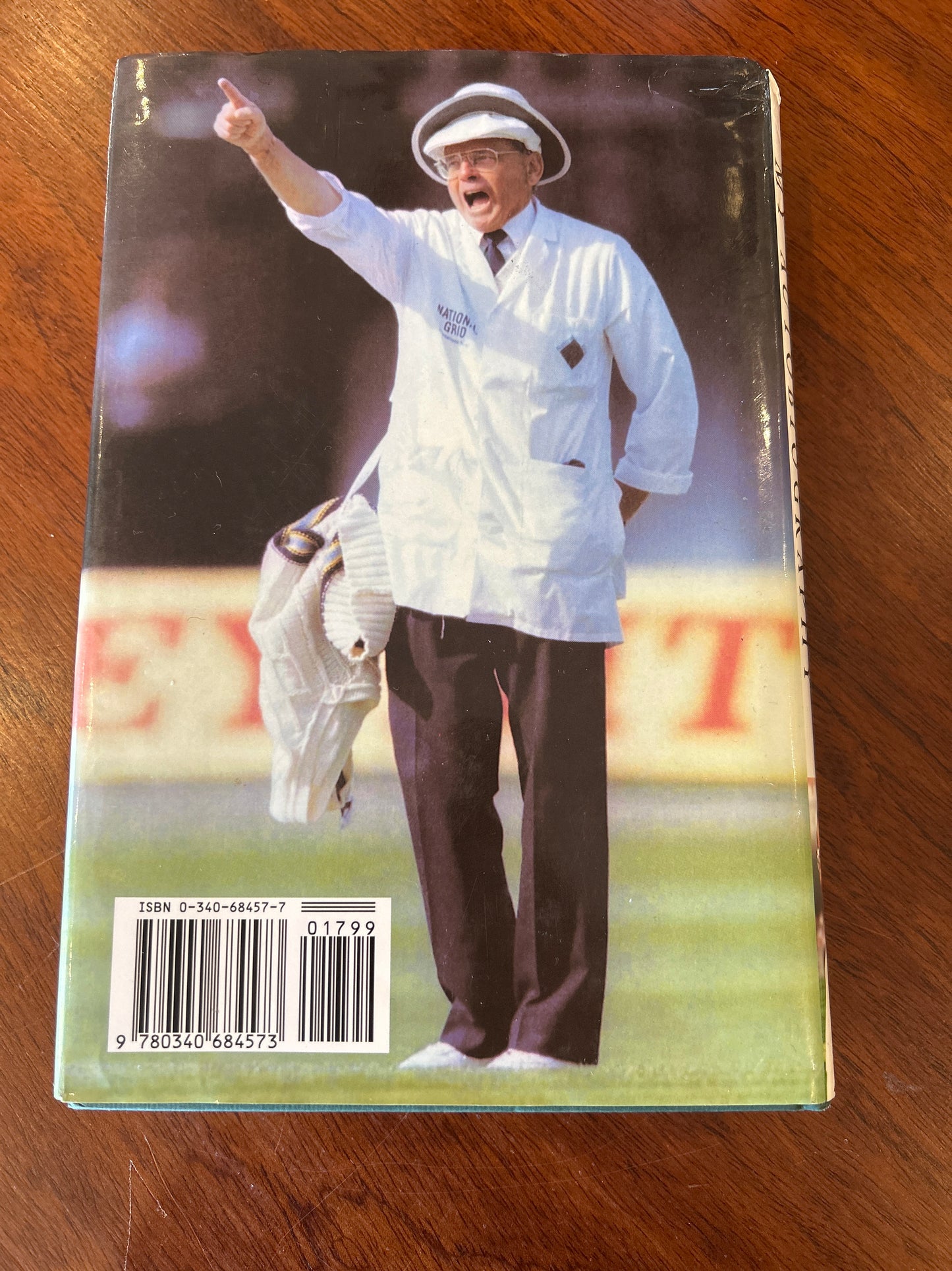 My autobiography. Dicky Bird. 1997.