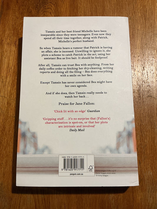 Strictly between us. Jane Fallon. 2016.