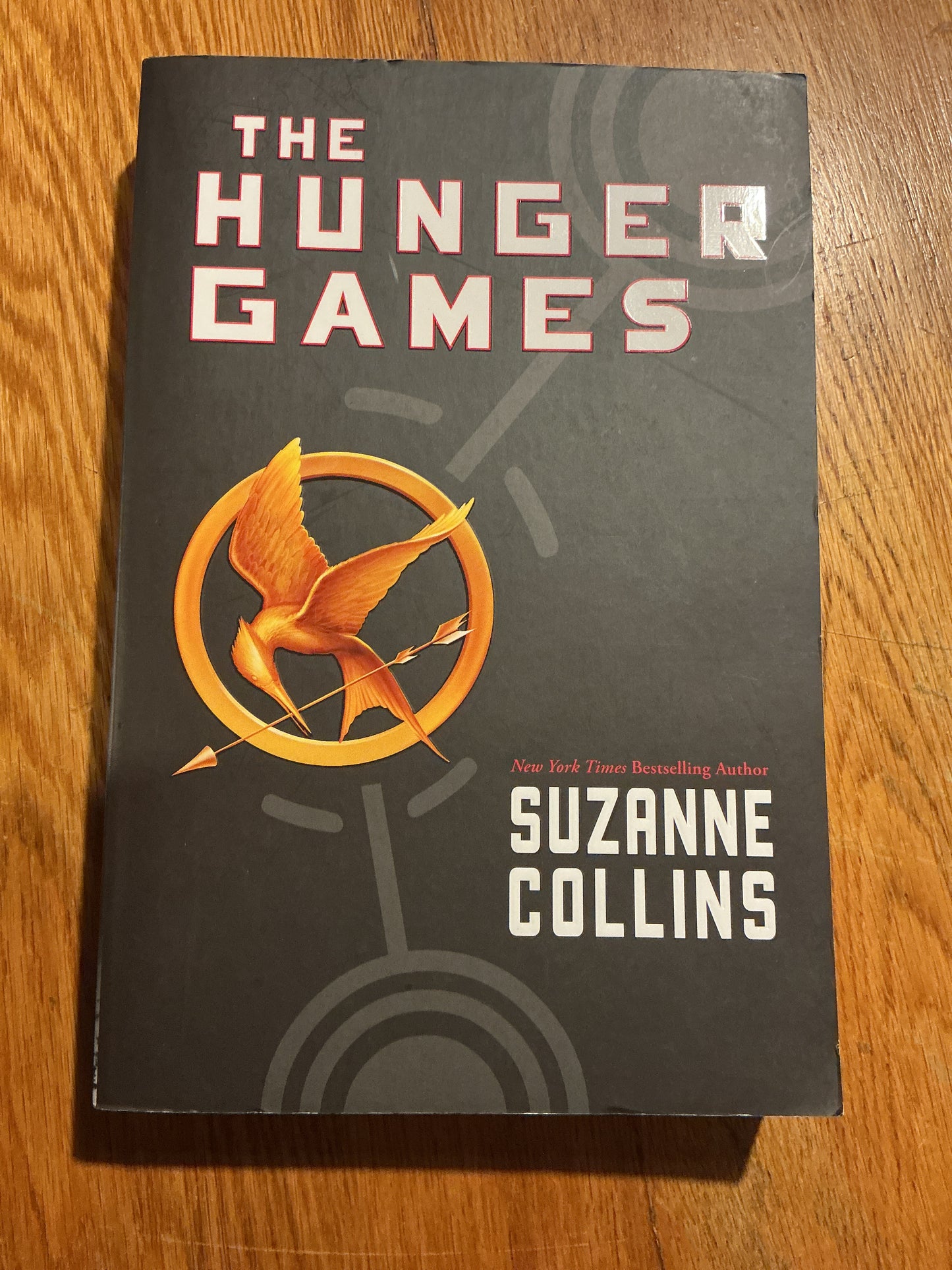 Hunger games. Suzanne Collins. 2020.
