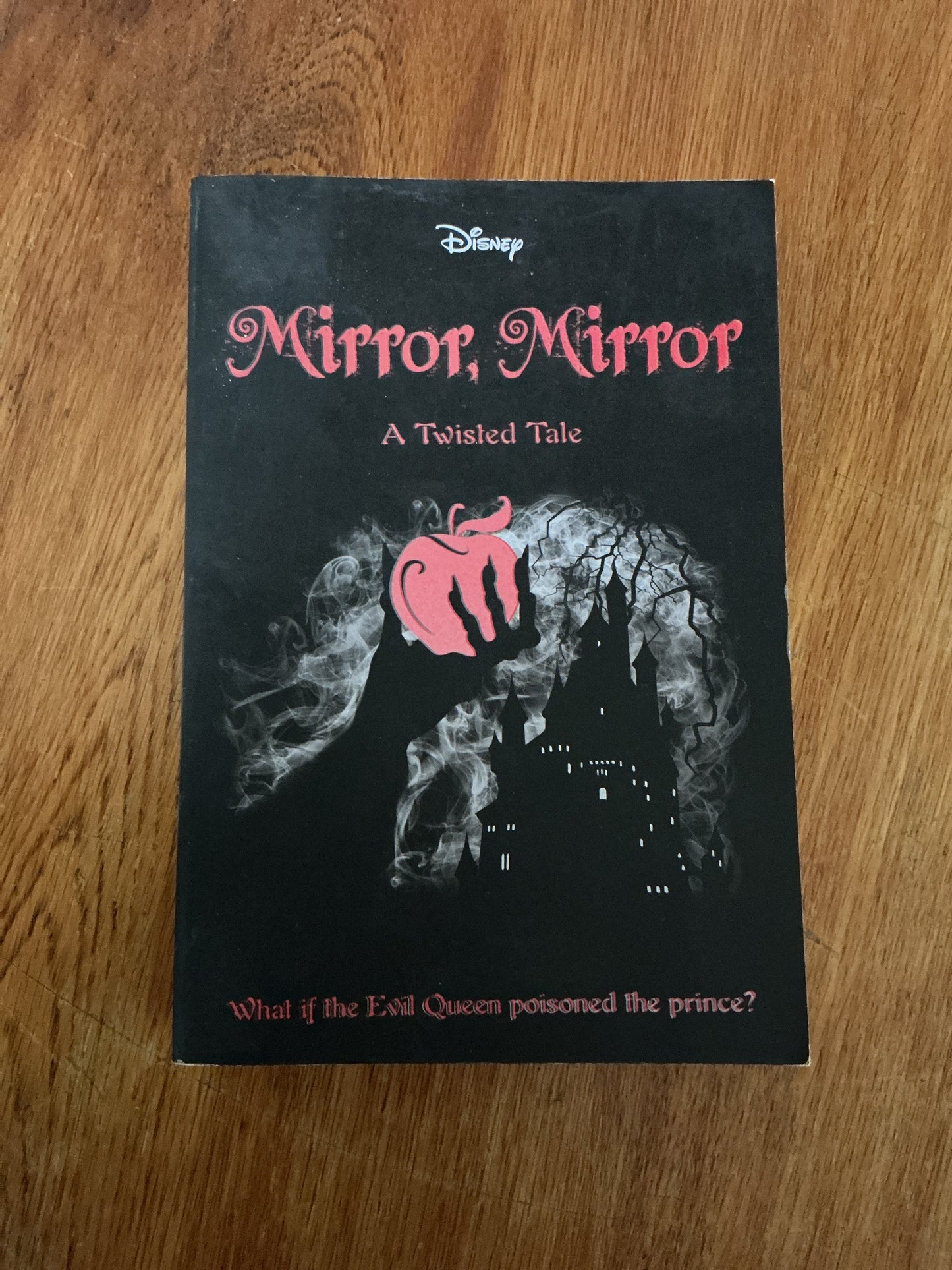 Mirror, mirror: a twisted tale. Jen Calonita. 2019.