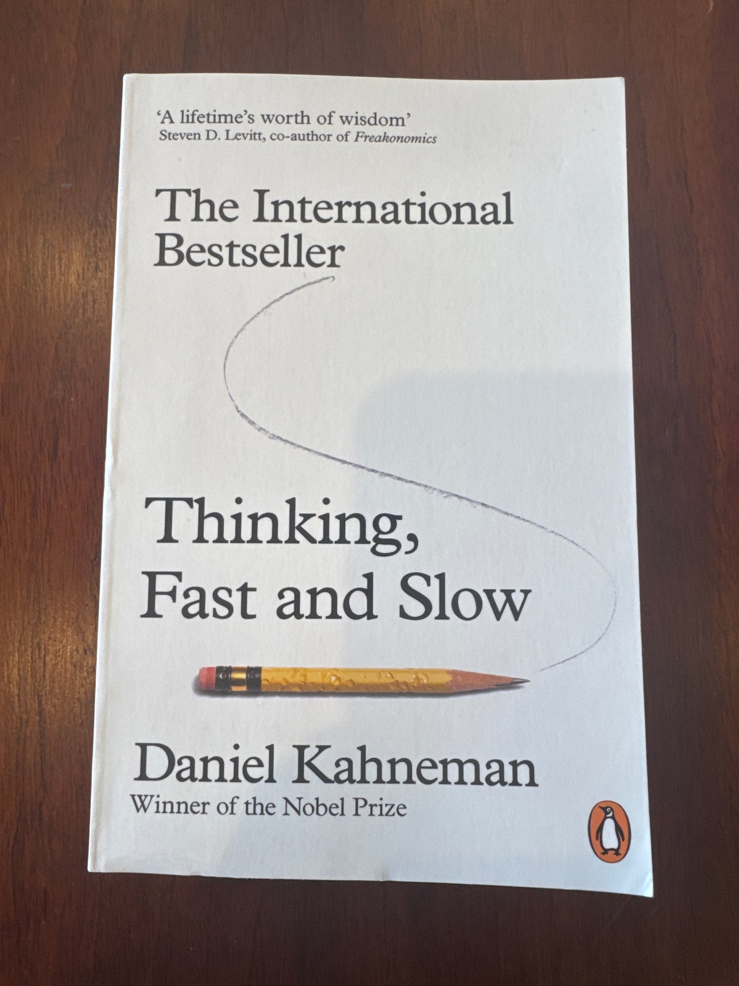 Thinking, fast and slow. Daniel Kahneman. 2012.