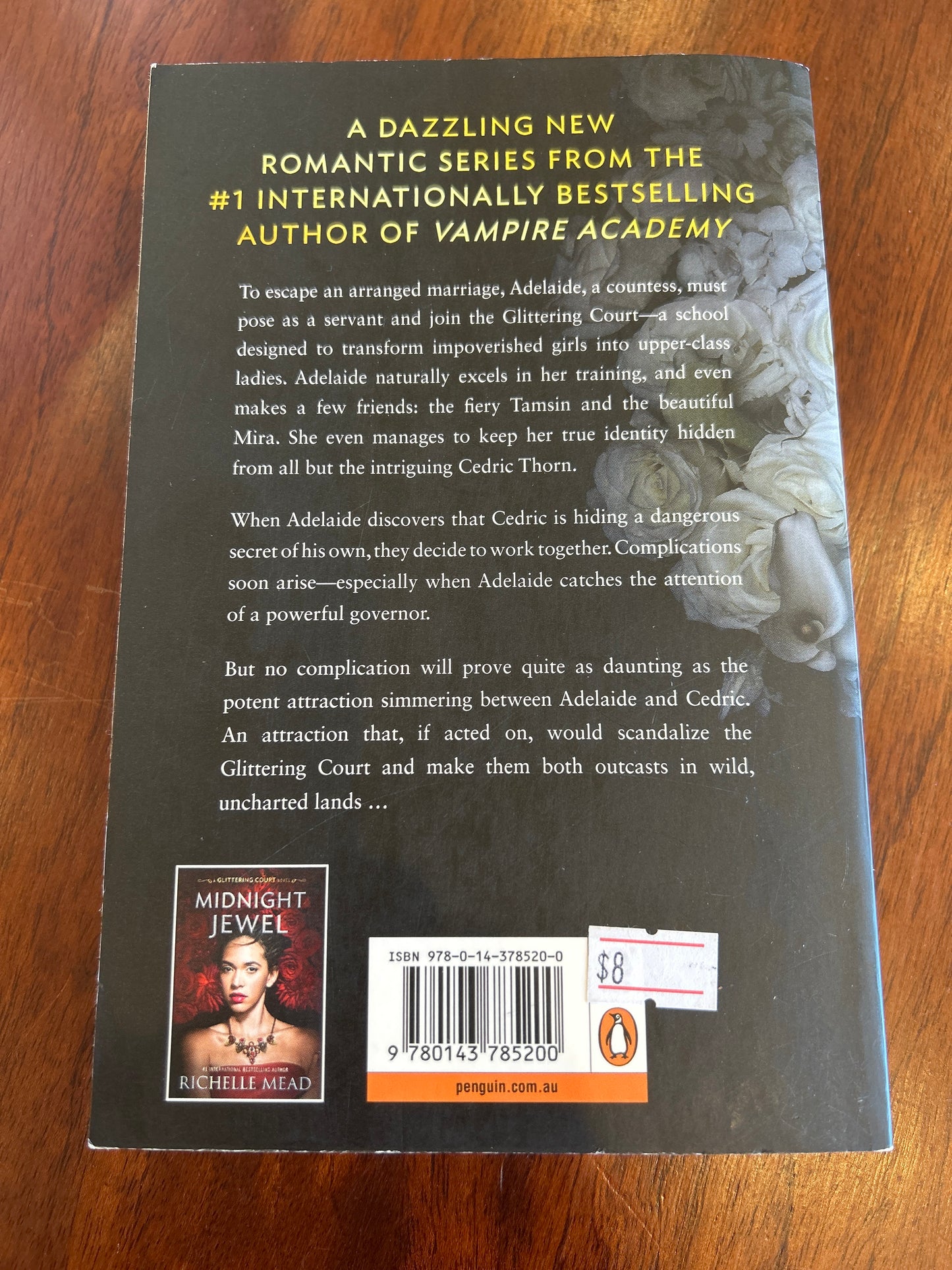 Glittering court. Richelle Mead. 2016.