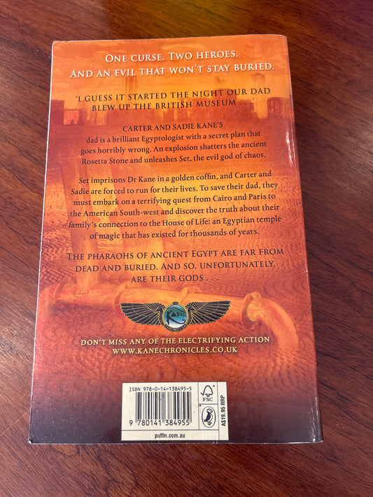 Red Pyramid. Rick Riordan. 2011.