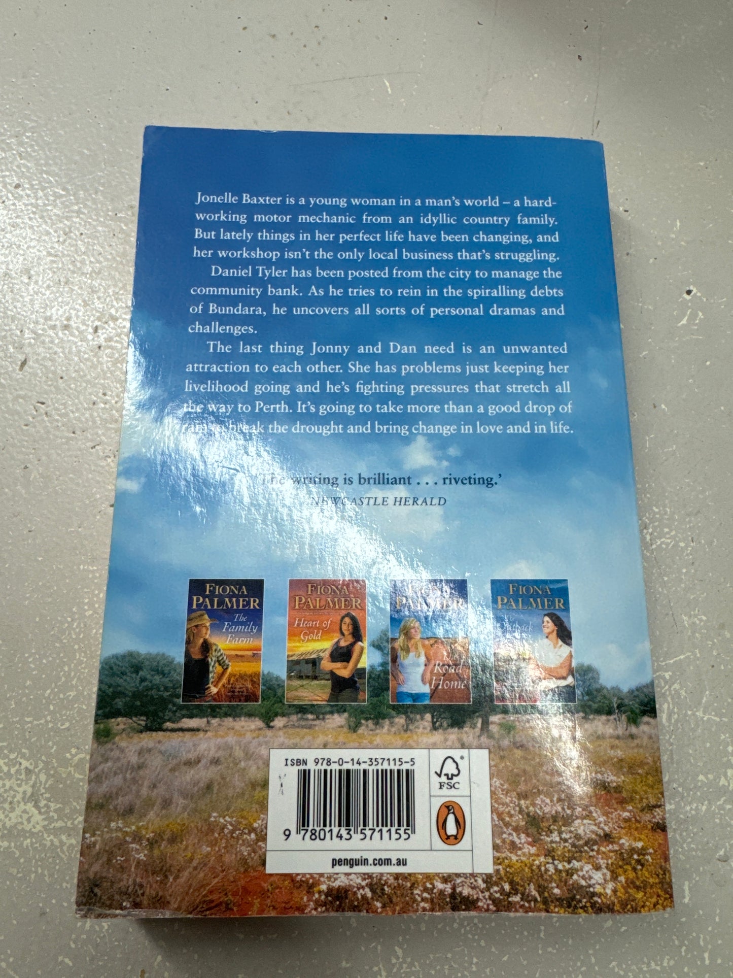 Sunburnt country. Fiona Palmer. 2014.