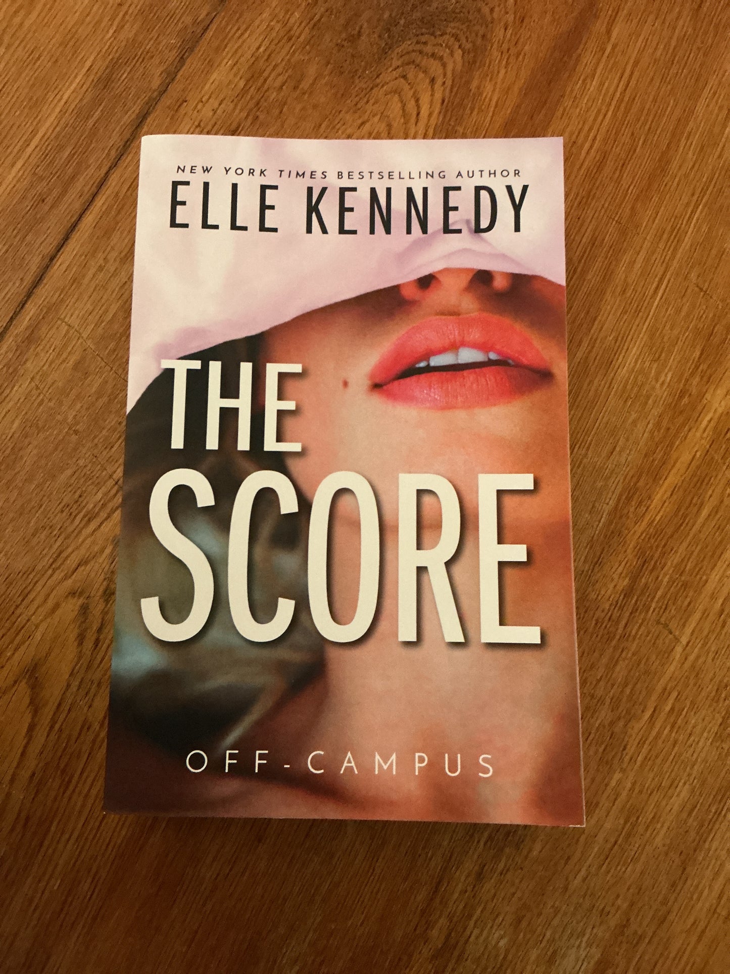 The score off-campus. Elle Kennedy. 2021.