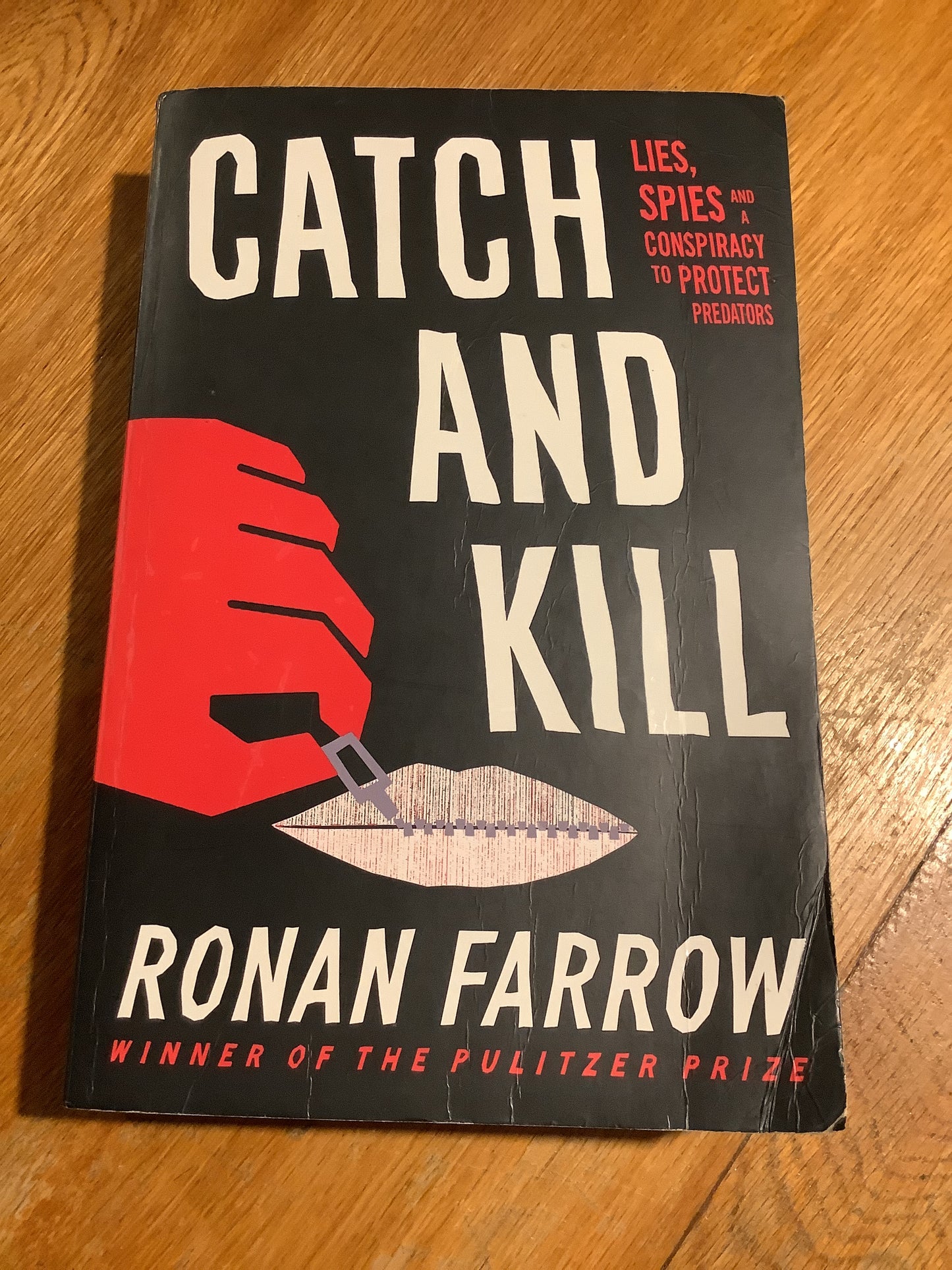Catch and kill: lies, spies and a conspiracy to protect predators. Roman Farrow. 2019.