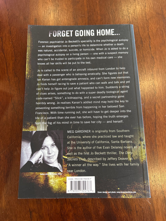 Memory collector. Meg Gardiner. 2009.