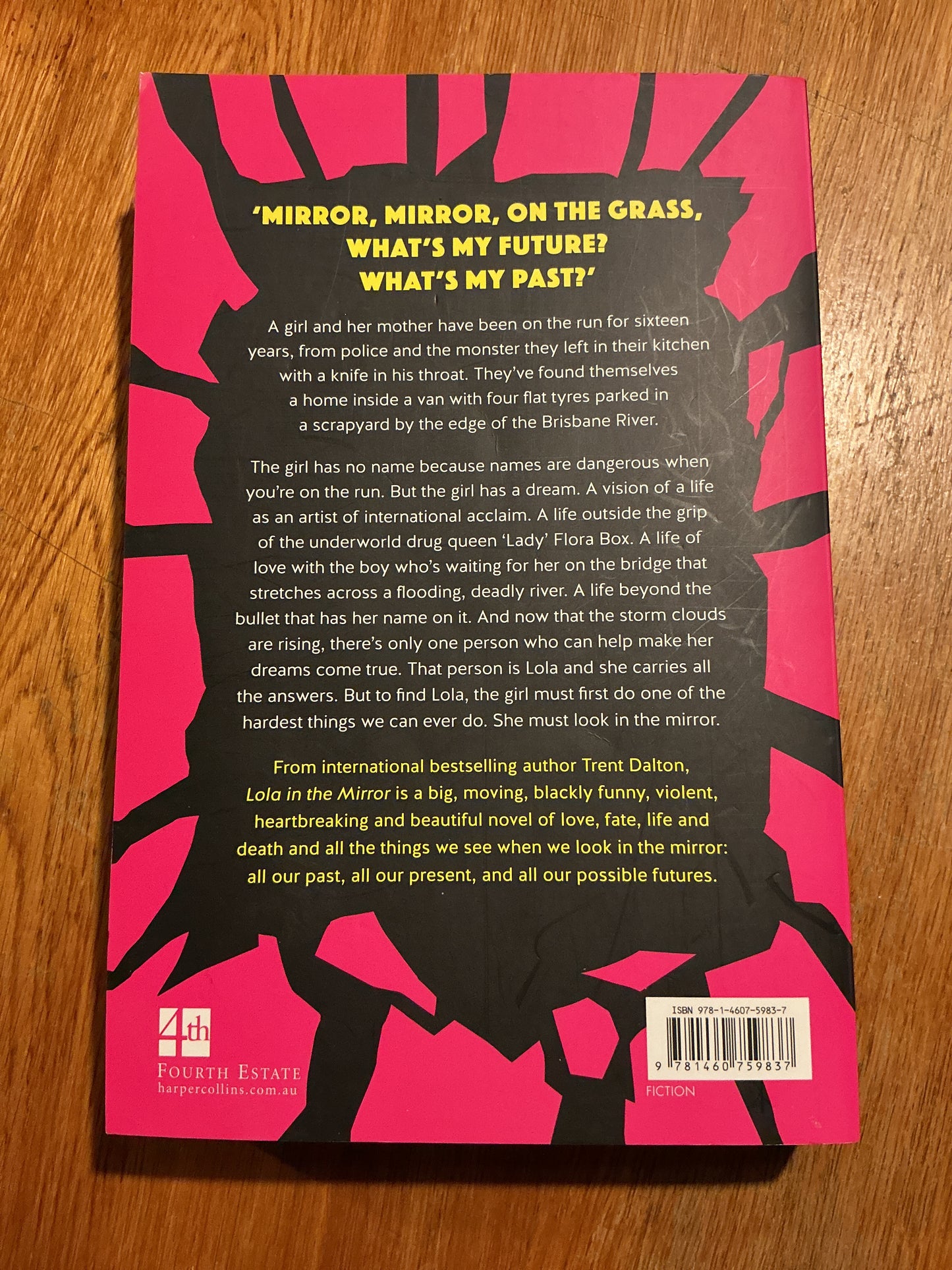 Lola in the mirror. Trent Dalton. 2023.