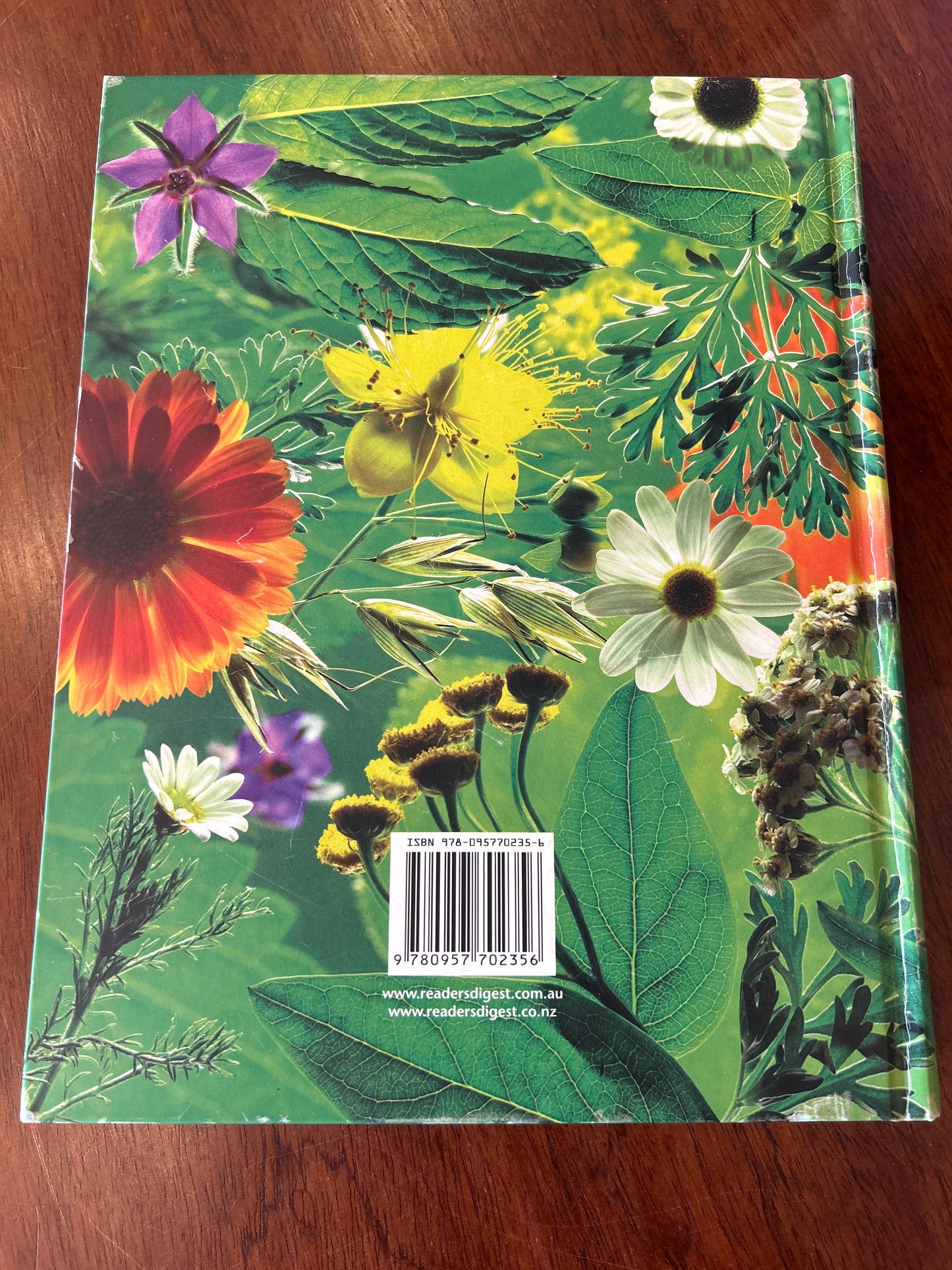 Short cuts to great gardens: a practical guide to low-maintenance gardening. Reader’s Digest. 2008.