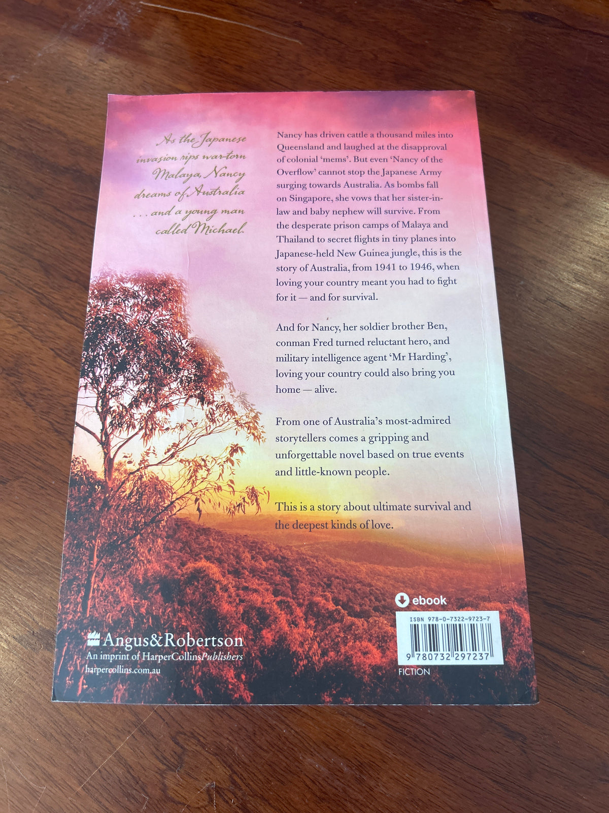 To love a sunburnt country. Jackie French. 2014.