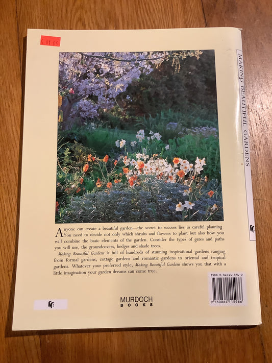 Making beautiful gardens. Roger Mann. 2002.