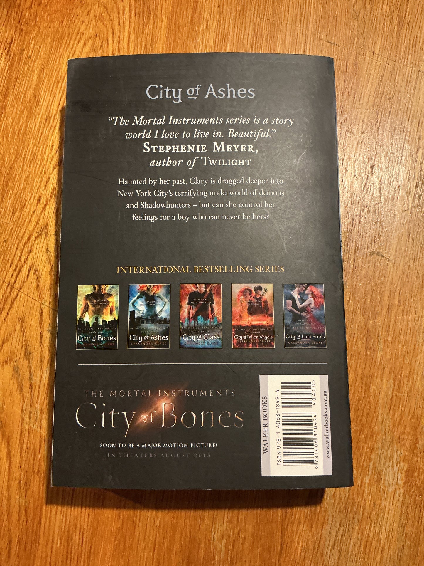 City of Ashes. Cassandra Clare. 2008.