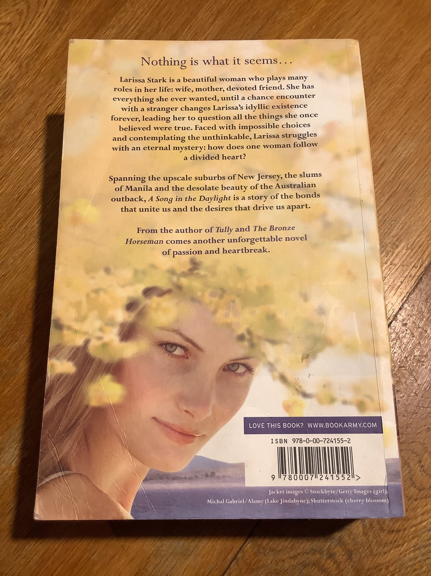 Song in the daylight. Paullina Simons. 2009.