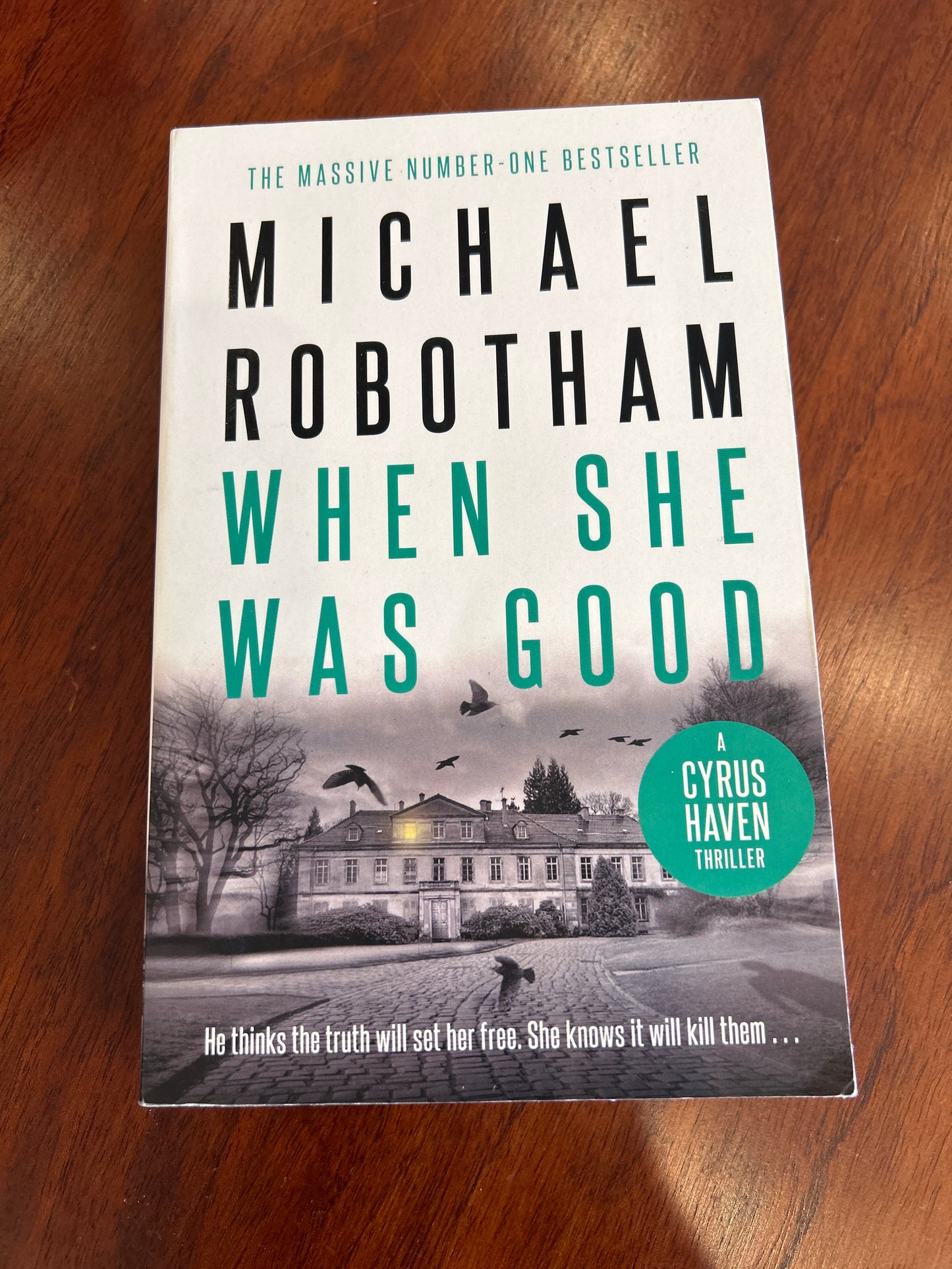 When she was good. Michael Robotham. 2021.