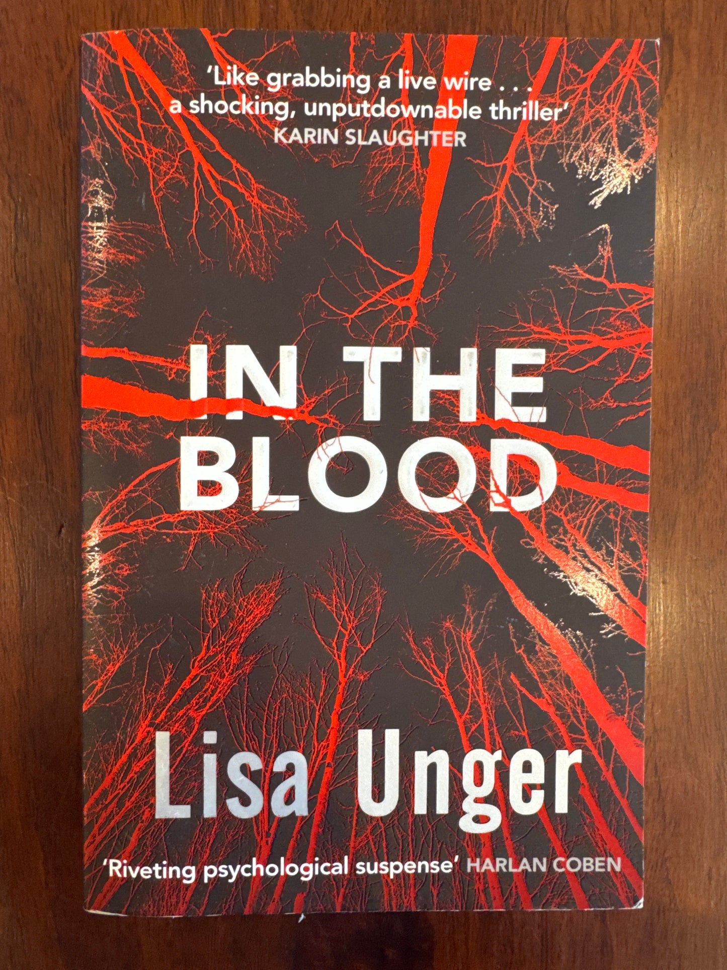 In the blood. Lisa Unger. 2014.