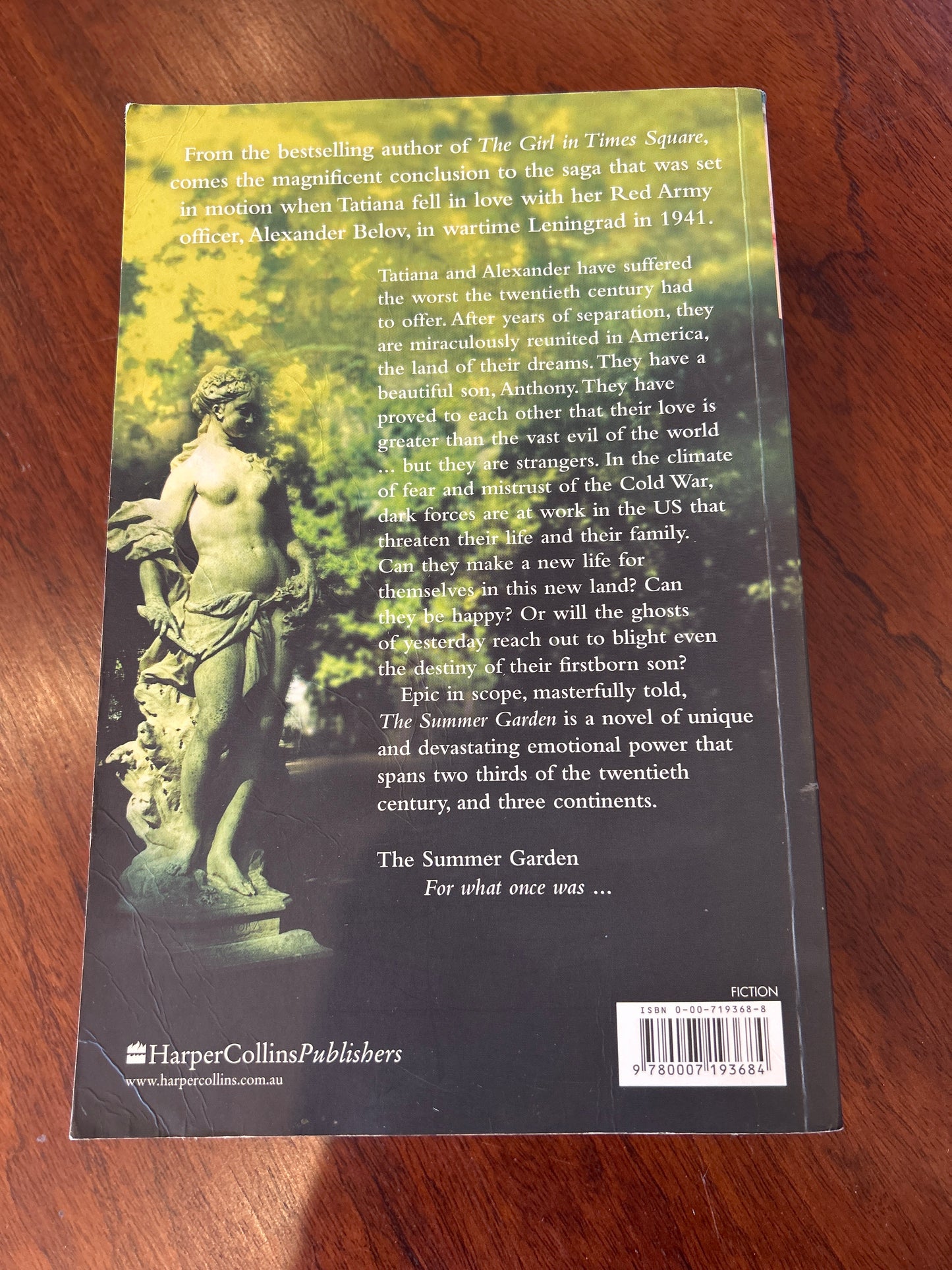 Summer garden. Paullina Simons. 2005.