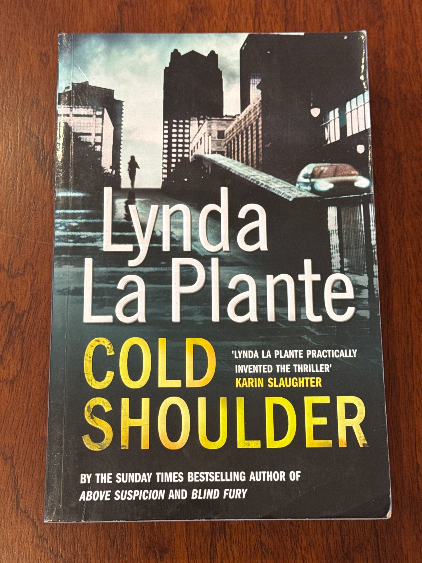Cold shoulder. Lynda la Plante. 2010.