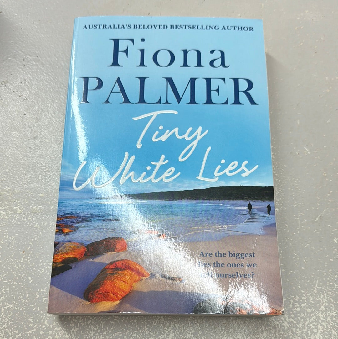 Tiny white lies. Fiona Palmer. 2020.
