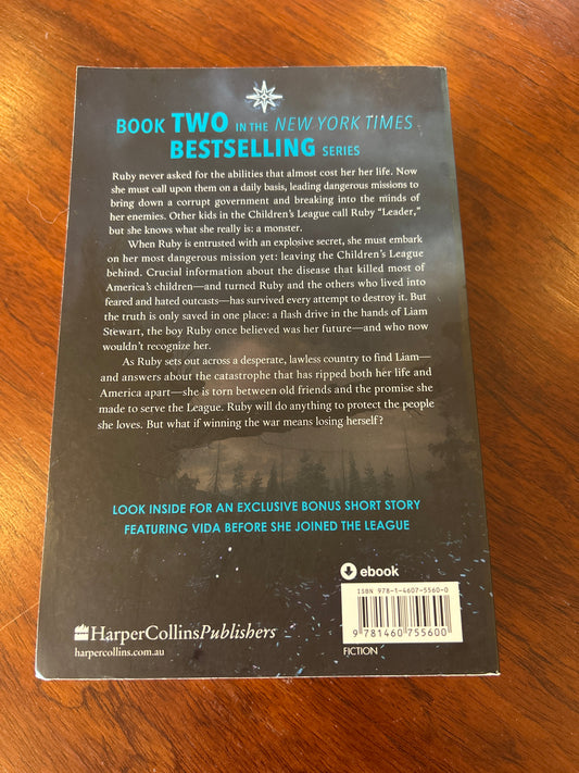Never fade. Alexandra Bracken. 2018.