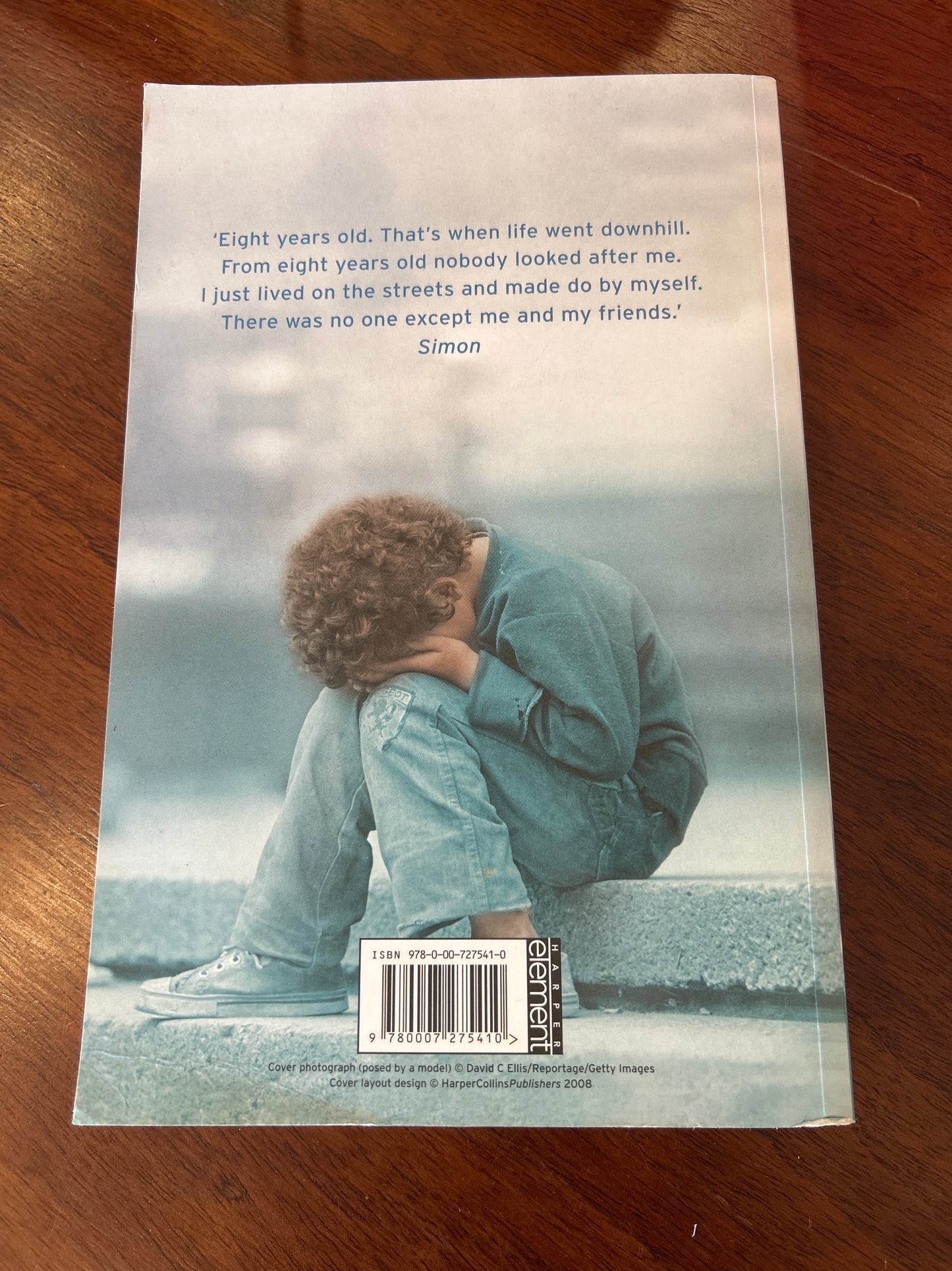 Street boys: 7 kids: 1 estate: no way out. Tim Pritchard. 2008.