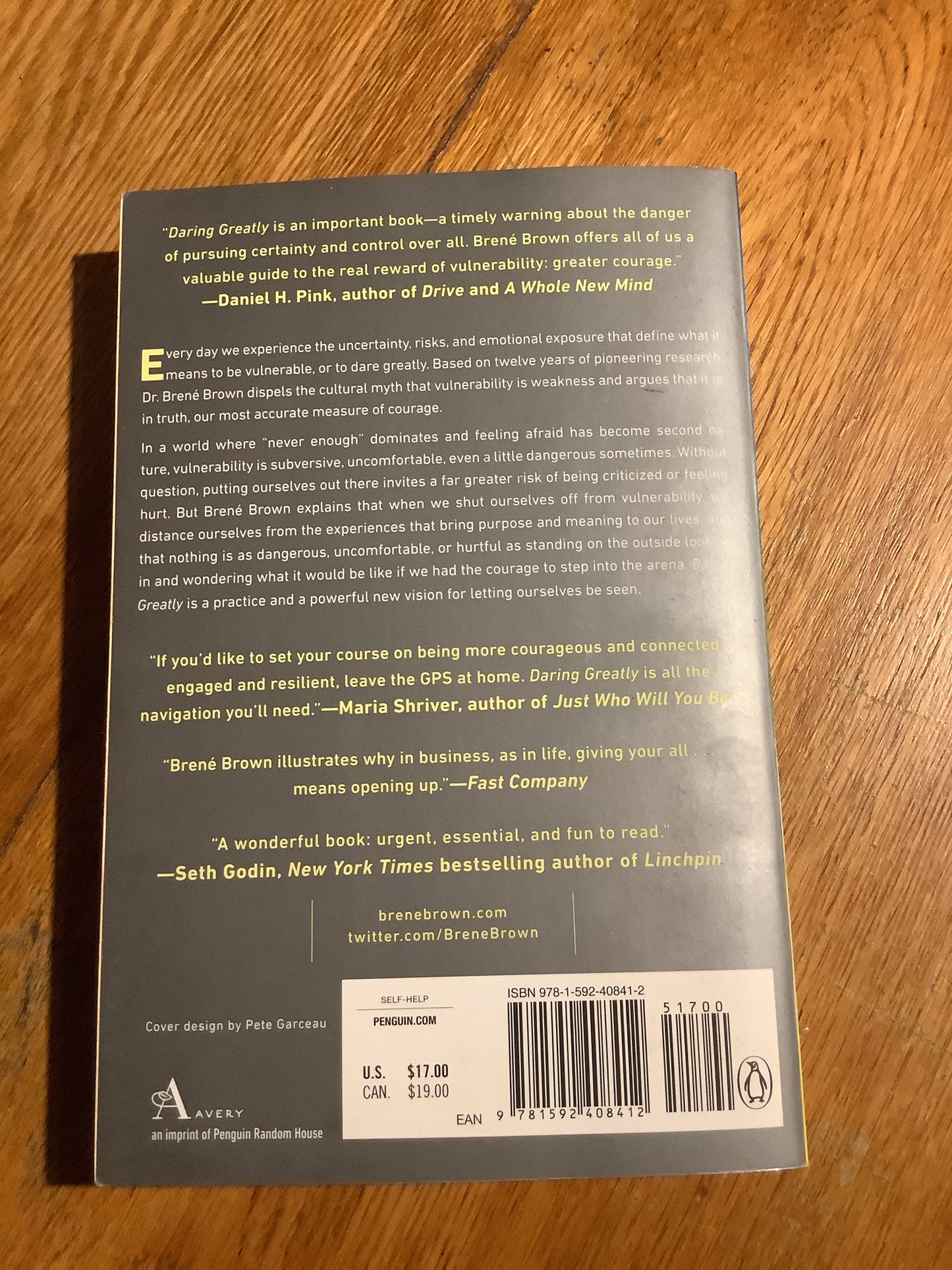 Daring greatly: how the courage to be vulnerable transforms the way we live, love, parent and lead. Brene Brown. 2015.