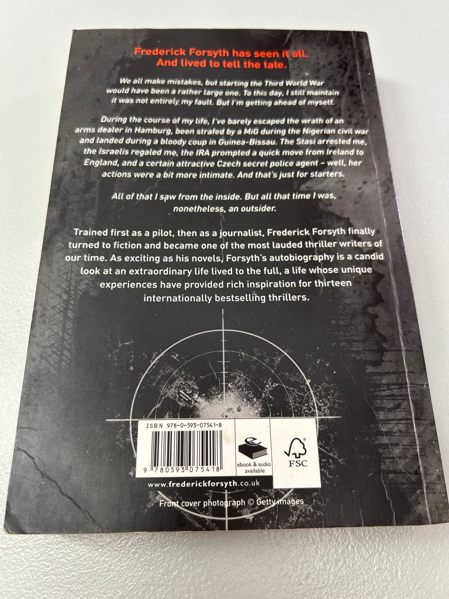 Outsider: my life in intrigue. Frederick Forsyth. 2015.