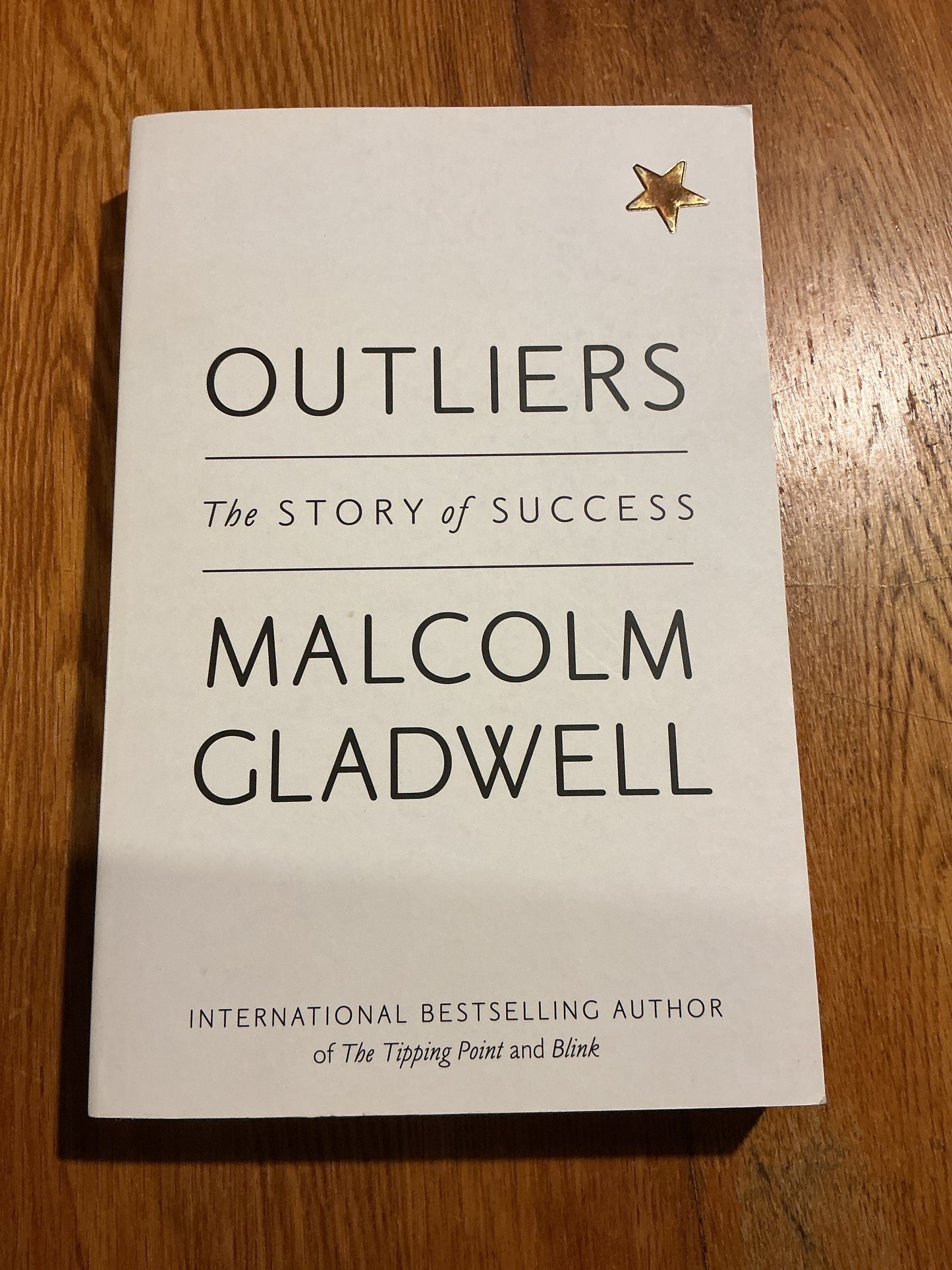 Outliers: the story of success. Malcolm Gladwell. 2008.