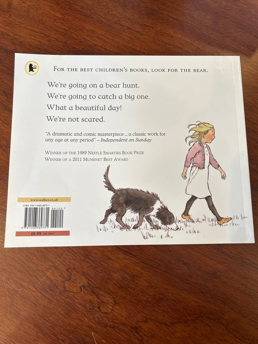 We're going on a bear hunt. Michael Rosen & Helen Oxenbury. 2015.
