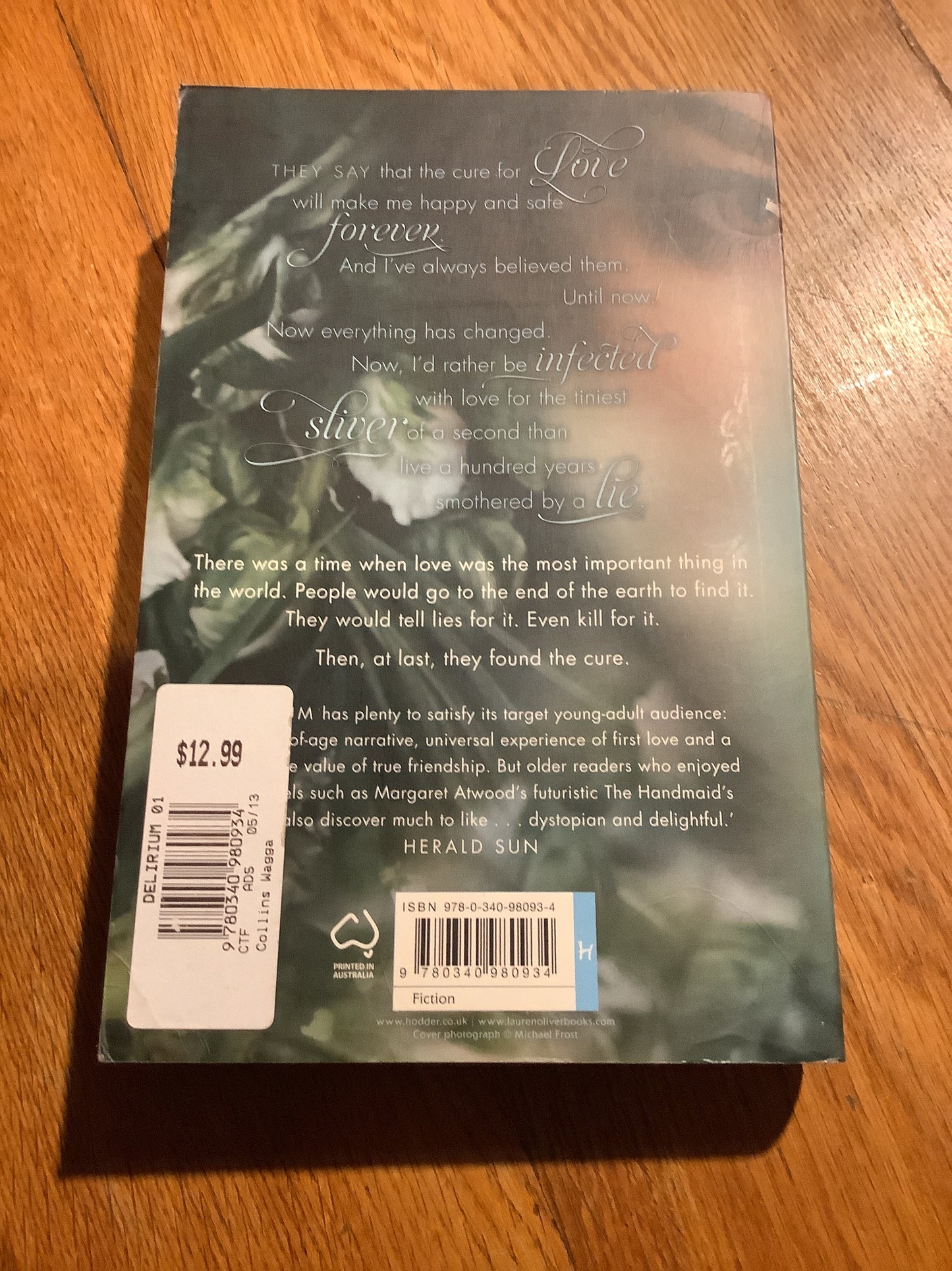 Delirium. Lauren Oliver. 2011.