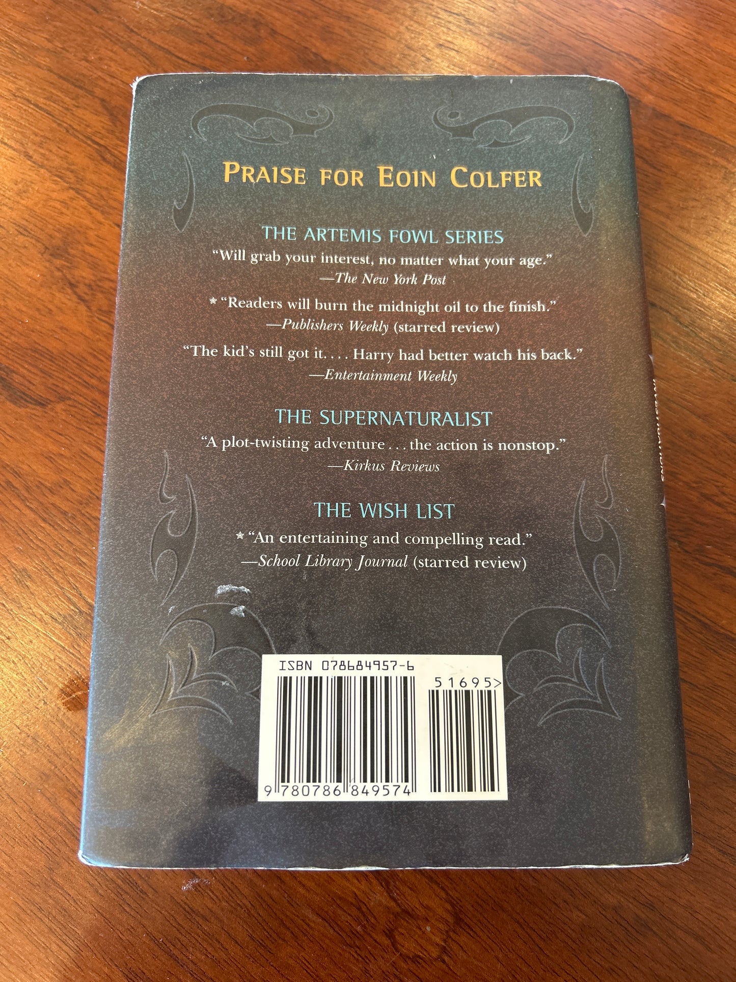 Half moon investigations. Eoin Colfer. 2006.