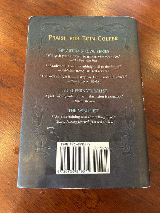 Half moon investigations. Eoin Colfer. 2006.