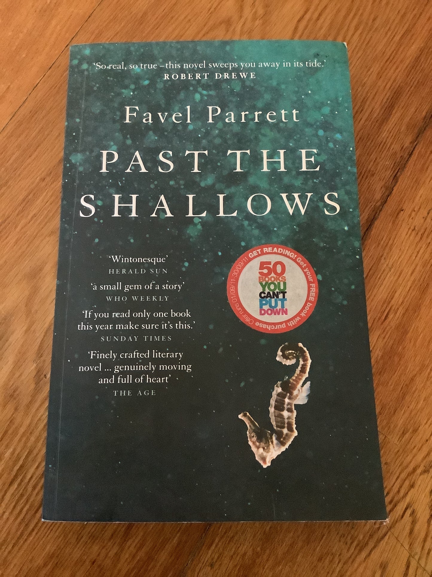 Past the shallows. Favel Parrett. 2011.