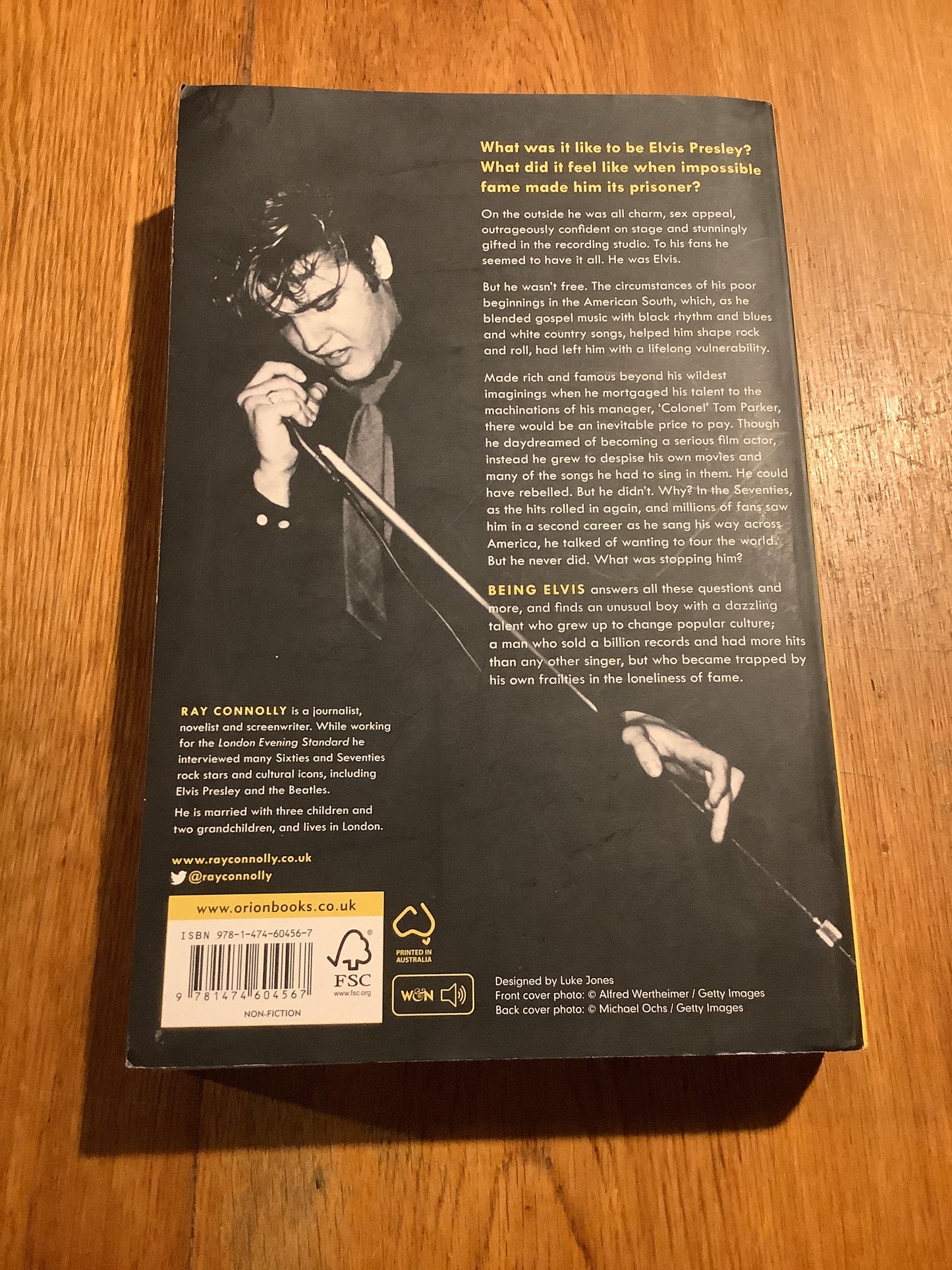 Being Elvis. Ray Connolly. 2016.