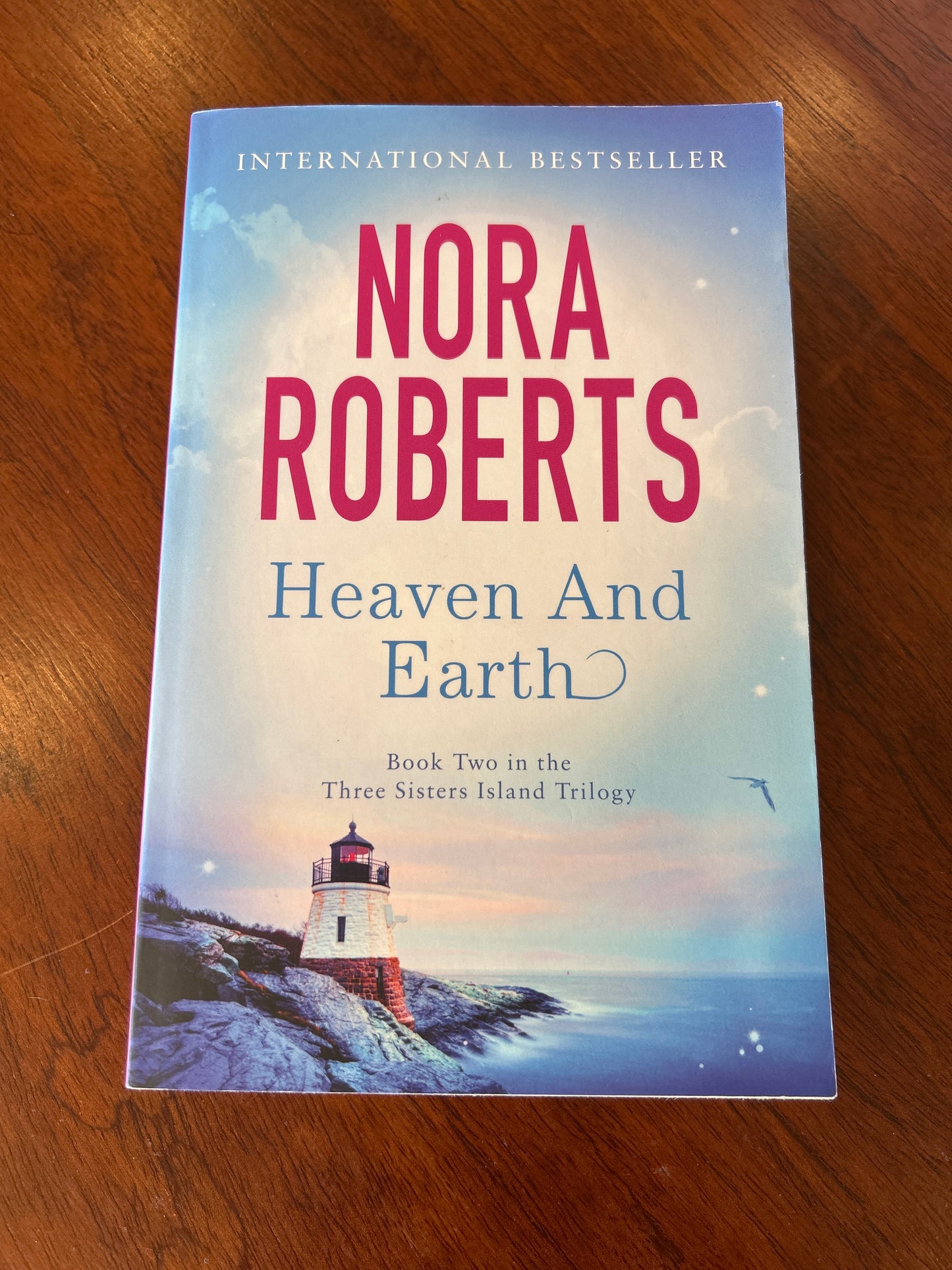 Heaven and earth. Nora Roberts. 2017.